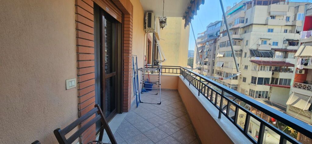 Apartament 1+1 / ballkon Komuna e Parisit