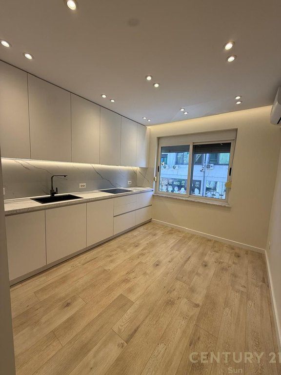 Apartament 3+1 Me Qira , Rruga Barrikadave