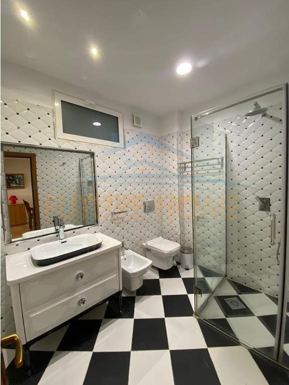 Shitet , Apartament 2+1+2 , Rruga Mine Peza , Tirane