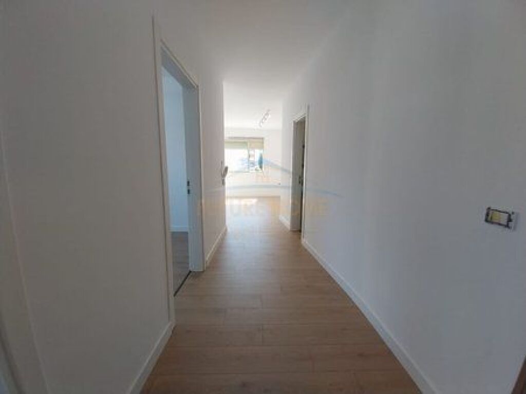 Shitet, Apartament 2+1, Pasticeri Melisa, Fresk.