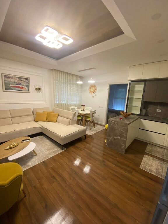 Liqeni Thatë 2+1 in vendita