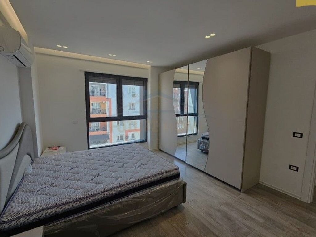 Shitet, Apartament 2+1+2 , Kompleksi Ndregjoni, Jordan Misja.
