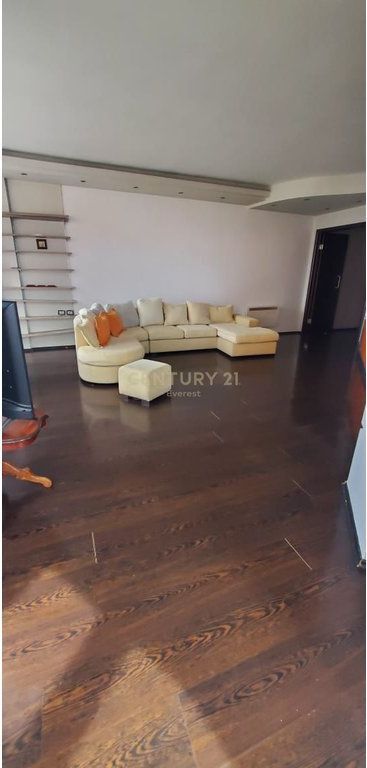 Shitet apartament 3+1+2 në zonën e Selitës, tek Rruga “Rrapo Hekali”.