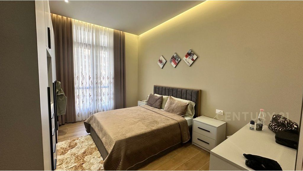 Appartamento in affitto con 2 camere da letto, 1 bagno e 2 posti auto, vicino al Giardino Botanico!