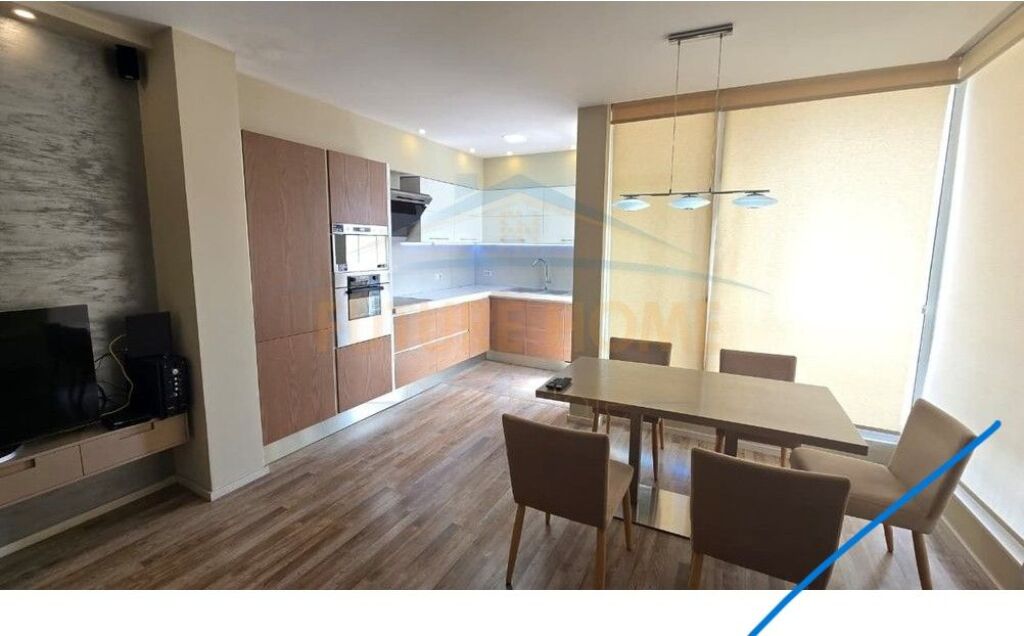 Shitet, Apartament 2+1+2,  Blloku i Vilave Selitë, Tiranë.