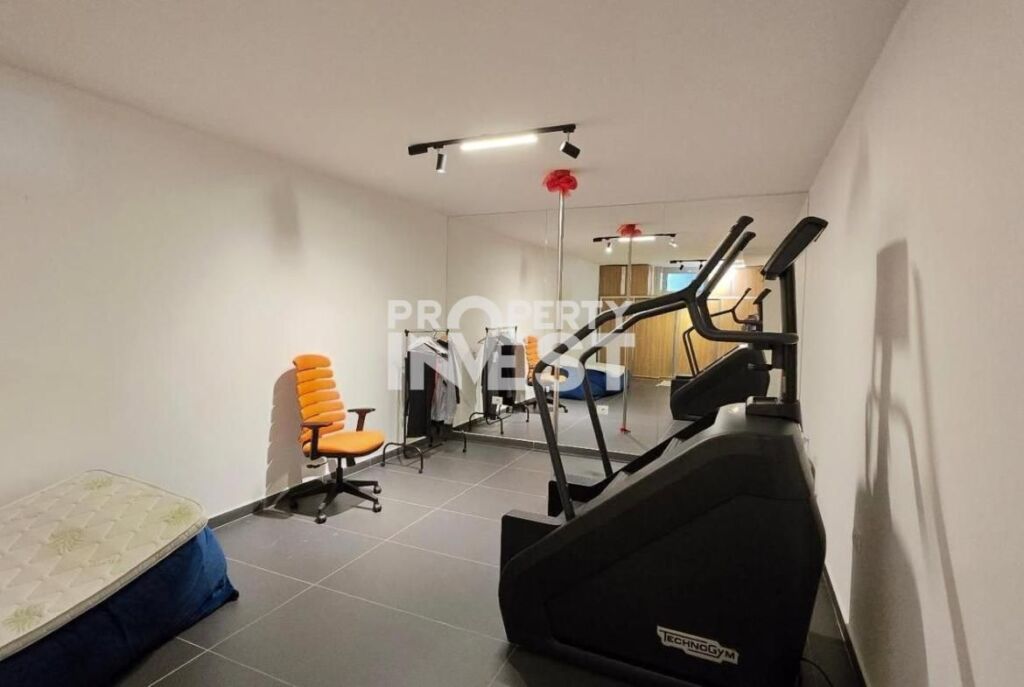 Shitet Vile Luksoze prane Pallatit te Brigadave!