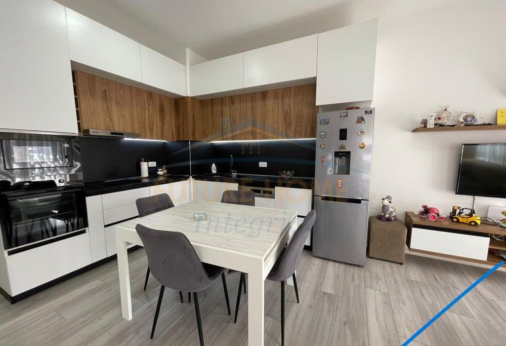 OKAZION  Shitet, Apartament 2+1+2 , Kompleksi Mangalem, Tiranë.