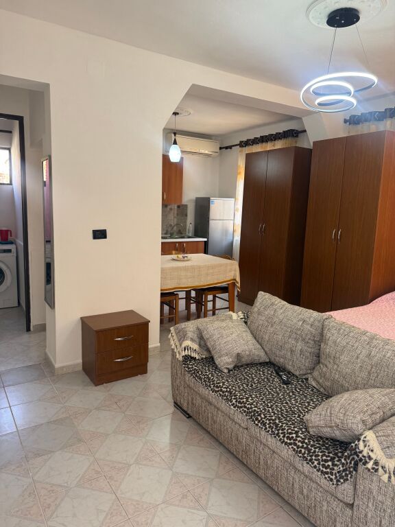 Studio apartment for rent in Komuna e Parisit!