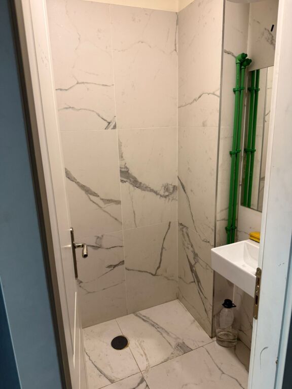 Dyqan me qera - 21 Dhjetori