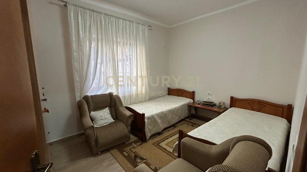 JEPET APARTAMENT 2+1 ME QERA PRANE STADIUMI NE DURRES!