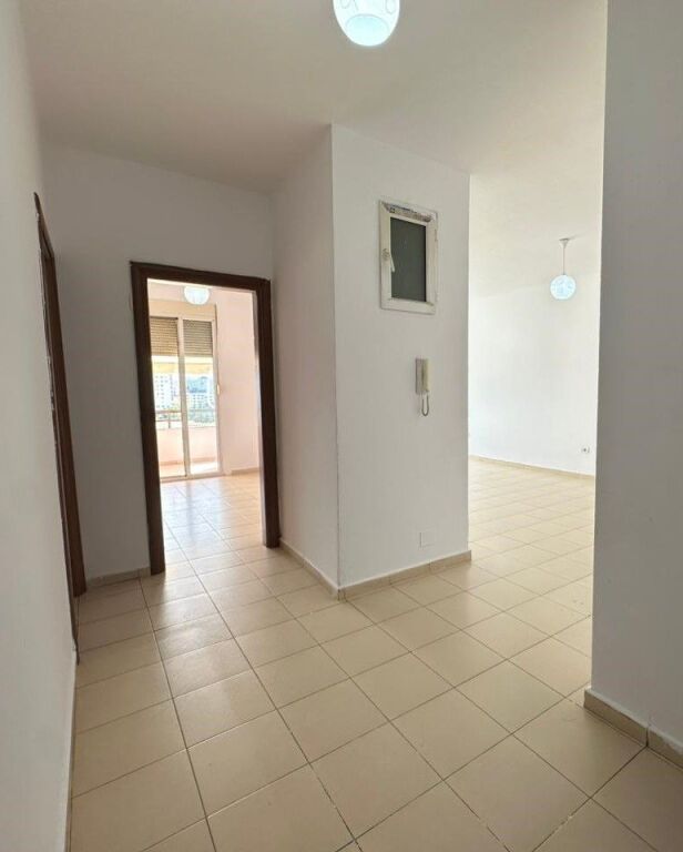 Shitet Apartament 2+1, Kthesa Kamzes