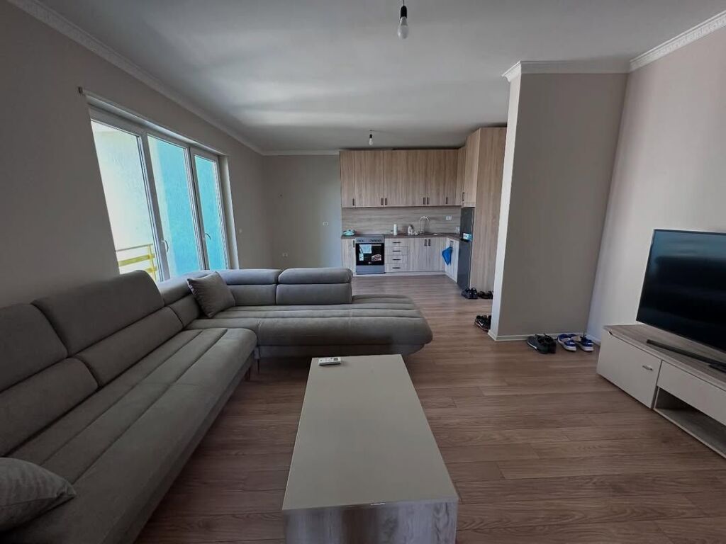 Shitet 2+1+2 te Liqeni Thatë