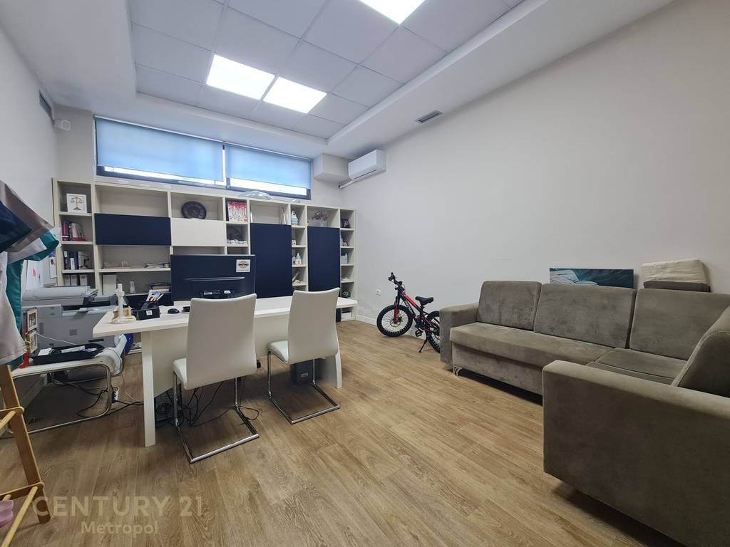 FOR RENT COMMERCIAL SPACE 120m, PARIS MUNICIPALITY!