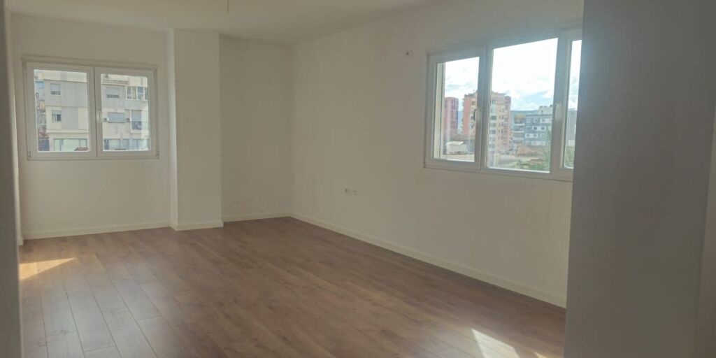 Apartament 3+1+2 per shitje, Pazari i Ri