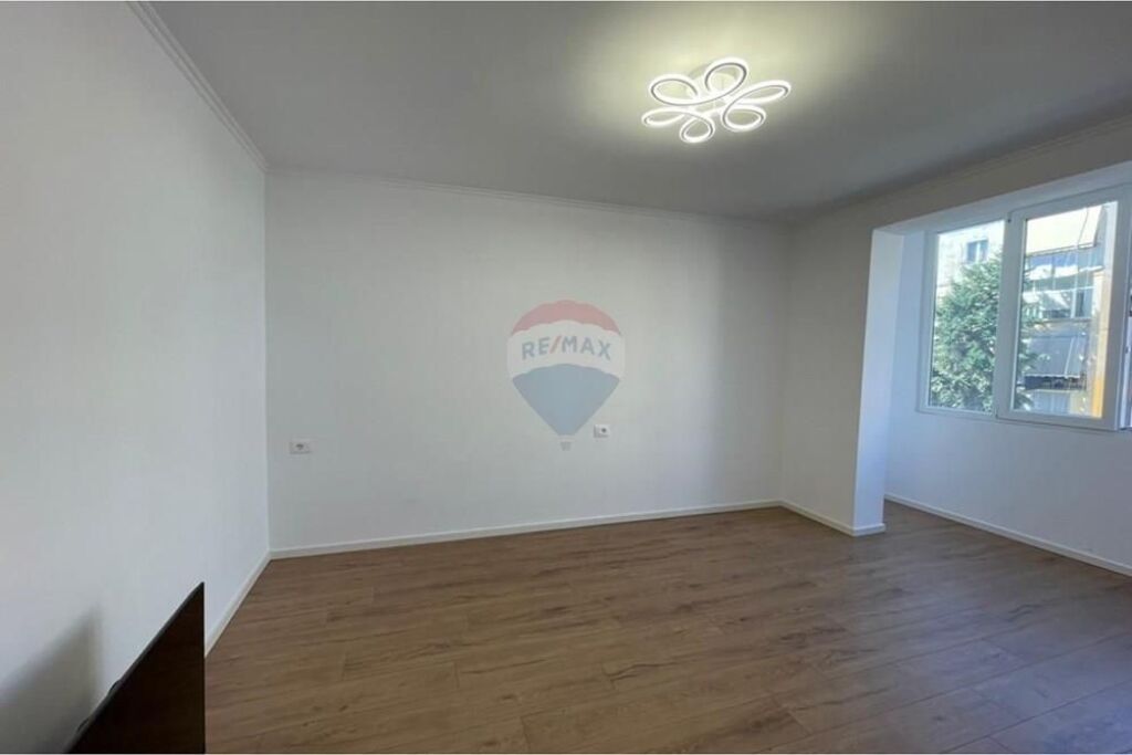 Garsoniere - Për Shitje - Myslym Shyri, Tiranë(ID: 530171094-261)