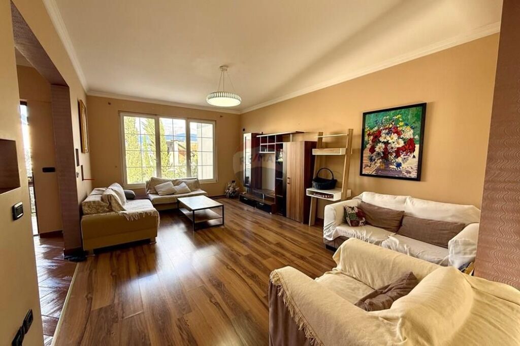 3-storey villa for sale in Sauk!