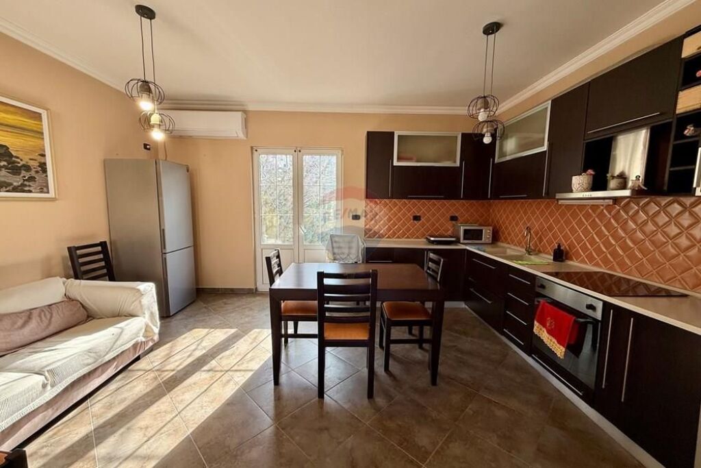 3-storey villa for sale in Sauk!