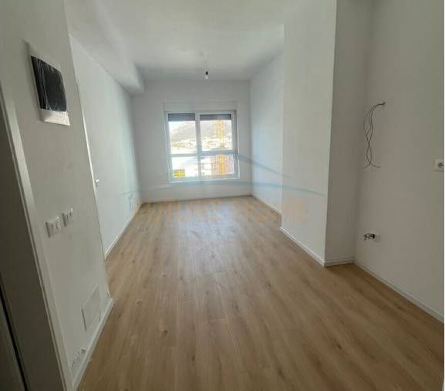 Shitet, Apartament 1+1, Kompleksi Kadiu, Tiranë