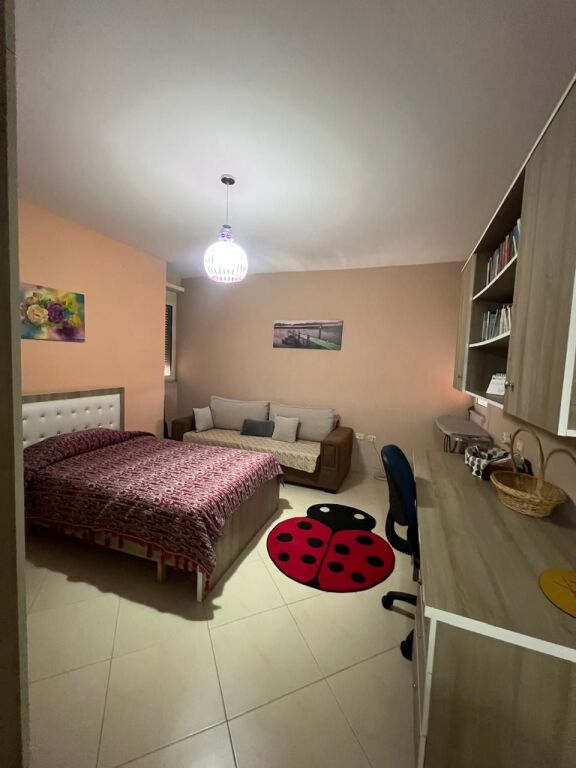 Jepet me qira apartament 2+1 tek Kazazi ne Durres