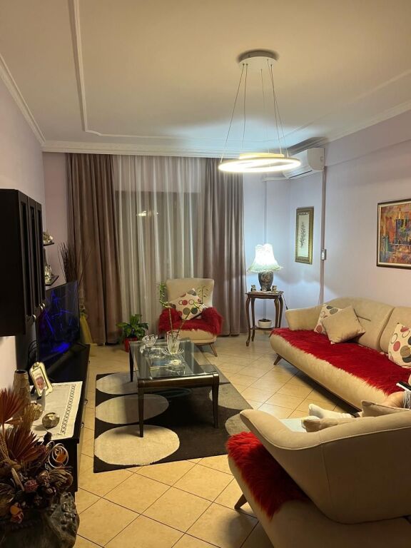 🏡 Jepet me qira 2+1 – 📍 Përballë Klinikës At Luigji Monti, Rr. e Kavajës💶 700 €/muaj