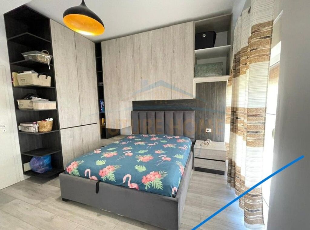 OKAZION  Shitet, Apartament 2+1+2 , Kompleksi Mangalem, Tiranë.