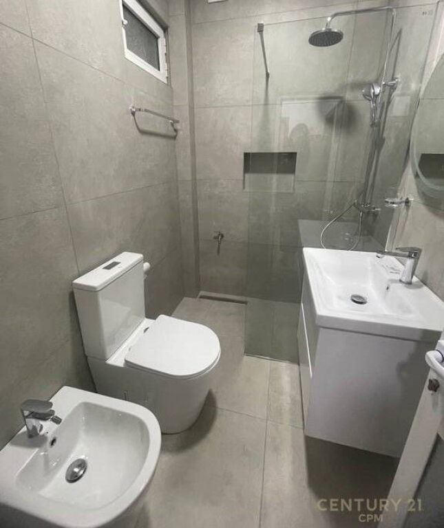 Jepet me qira 1+1 te Pazari i Ri