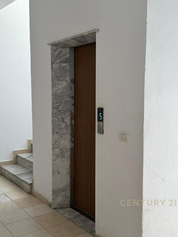 JEPET APARTAMENT 3+1+2 ME QERA NE VOLLGA , DURRES !