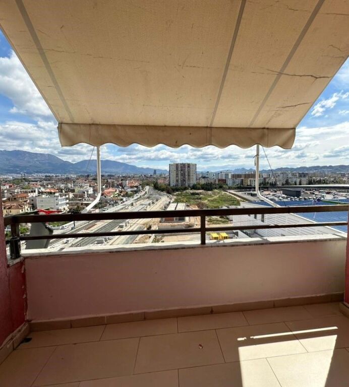 Shitet Apartament 2+1, Kthesa Kamzes