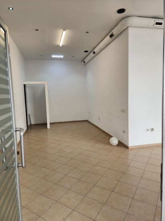 DYQAN me Qira: 📍 Bulevardi i ri fiks te Ministria e Drejtësisë - ose Zëri Popullit Tiranë - Kt.1 - 55 m2 - 620€/Muaj NETO 🔥