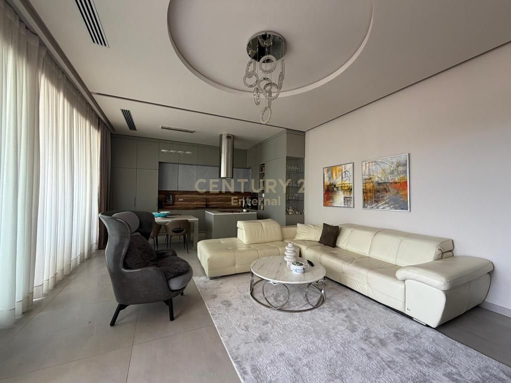 Shitet apartament 3+1 me parkim në Golden Park 3.