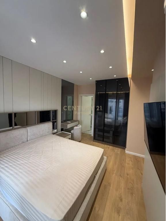 SHESIM APARTAMENT 2+1+2 ME POST PARKIMI NË RRUGËN E DURRËSIT!