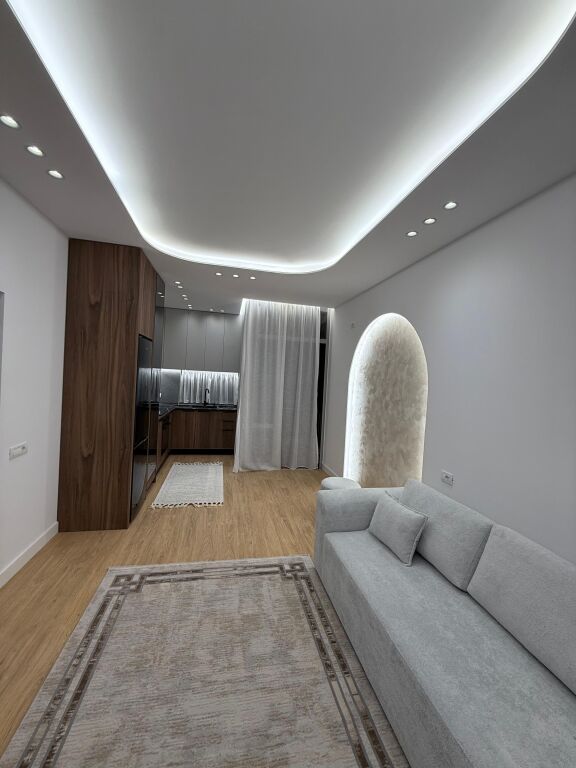 Shitet apartament 1+1 tek Vila L