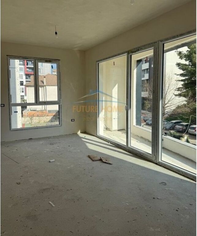 Shitet, Apartament 2+1+2, prane Fushës së Alidemit, Tiranë, Tiranë.