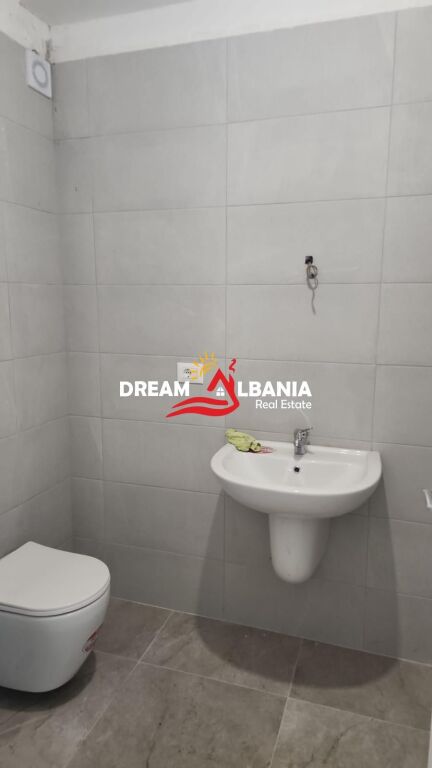 Locale Commerciale in Affitto tra Via Myslym Shyri e Via Kavaja (ID 42611421)