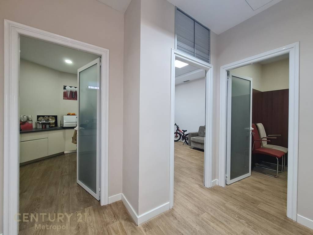 FOR RENT COMMERCIAL SPACE 120m, PARIS MUNICIPALITY!