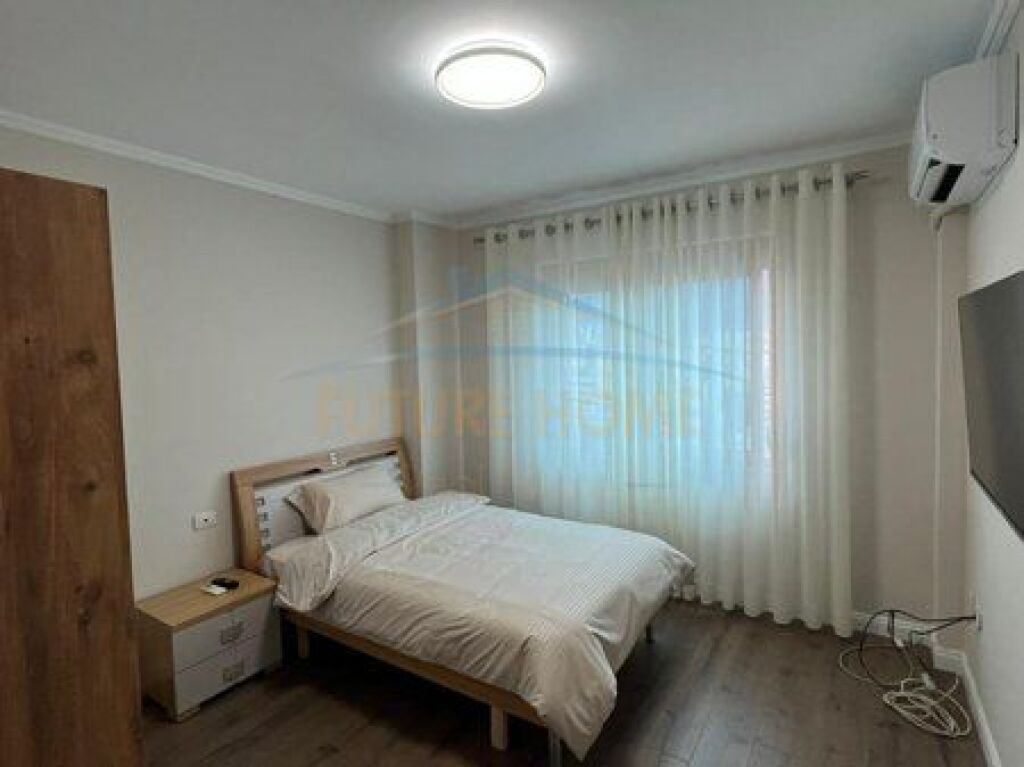 Shitet, Apartament 2+1+2, Stacioni i Trenit, Tiranë