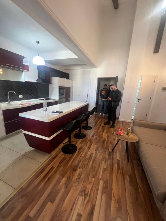 1+1 te Kodra e Diellit me qera