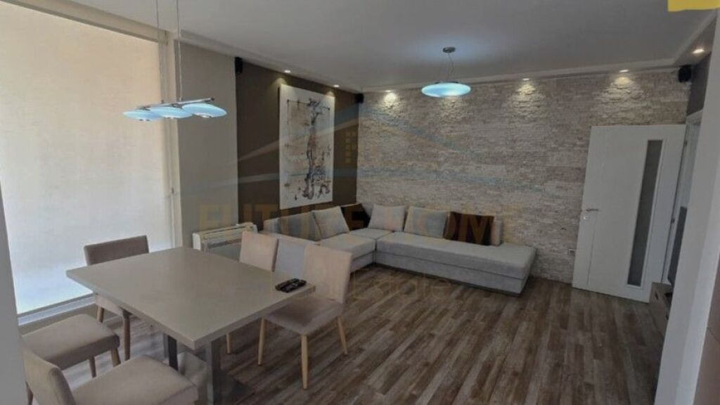 Shitet, Apartament 2+1+2, Blloku i Vilave Selitë, Tiranë