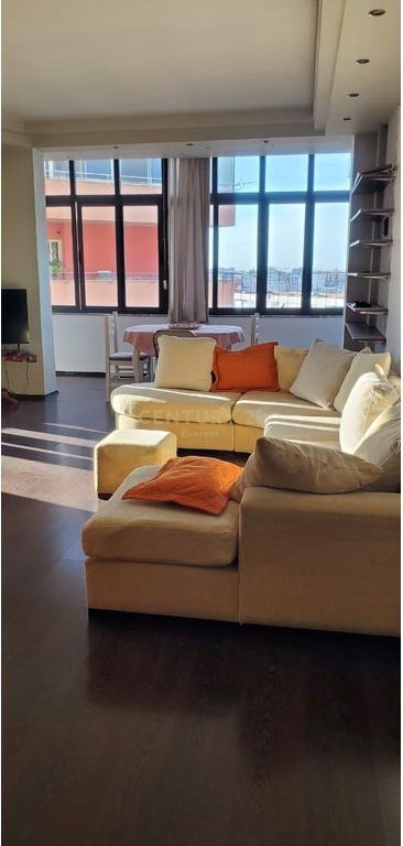 Shitet apartament 3+1+2 në zonën e Selitës, tek Rruga “Rrapo Hekali”.