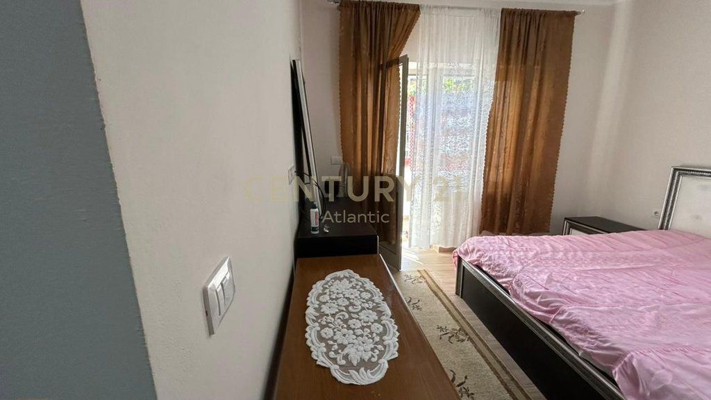 JEPET APARTAMENT 2+1 ME QERA PRANE STADIUMI NE DURRES!