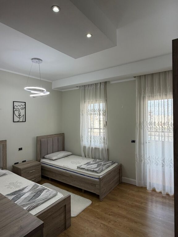 Shitet Apartament 2+1+2 në Astir