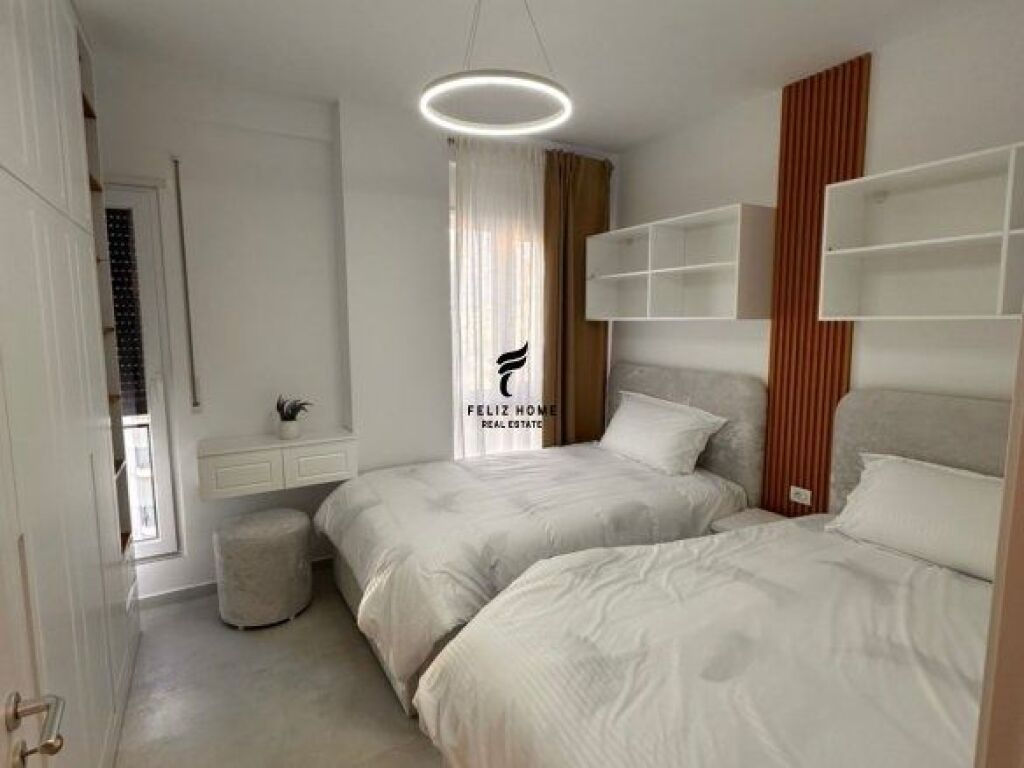 APARTAMENT ME QERA 2+1+2 PAZARI I RI 1.000 EURO FH-67779