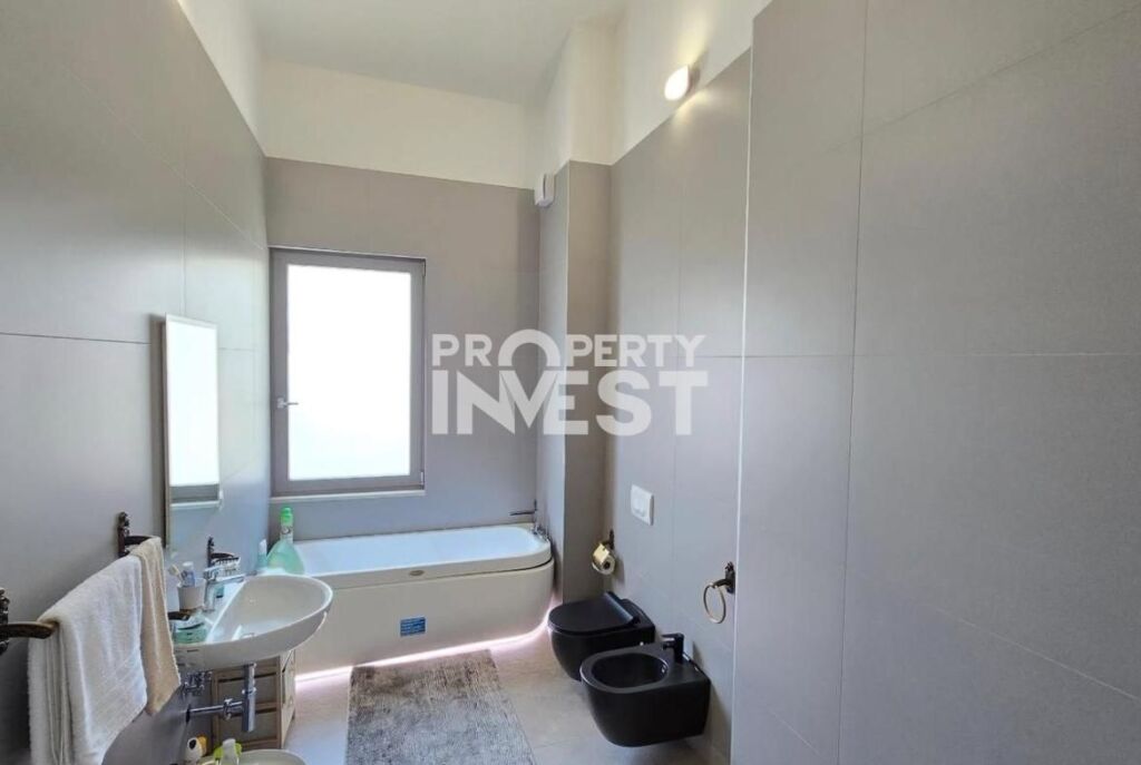 Shitet Vile Luksoze prane Pallatit te Brigadave!