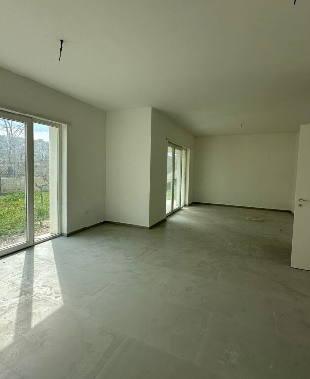 🏡 VILË LUKSOZE 3-KATËSHE – COLLINA VERDE, PRANË TEG ✨