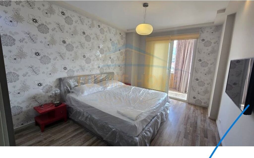 Shitet, Apartament 2+1+2,  Blloku i Vilave Selitë, Tiranë.