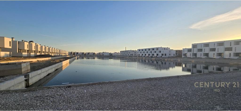 VILE 3-KATESHE ME PISHINE TE TURQUOISE MARINA, GJIRI I LALEZIT!