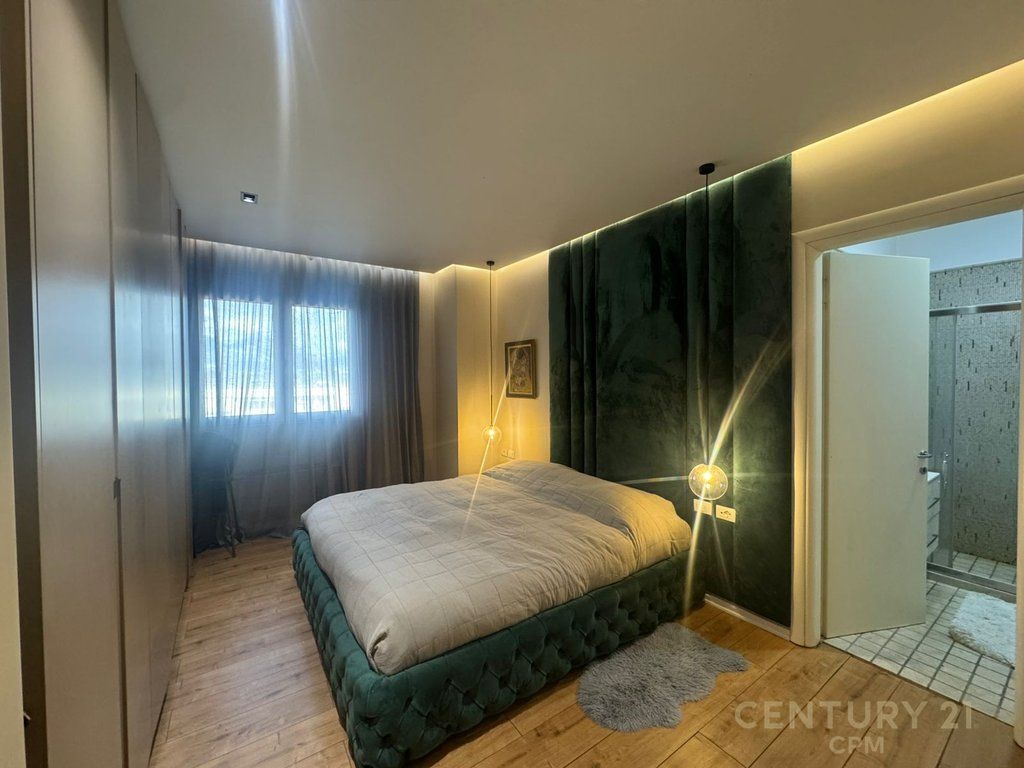 Shitet apartament 2+1+2 në fillim të Kodrës së Diellit,