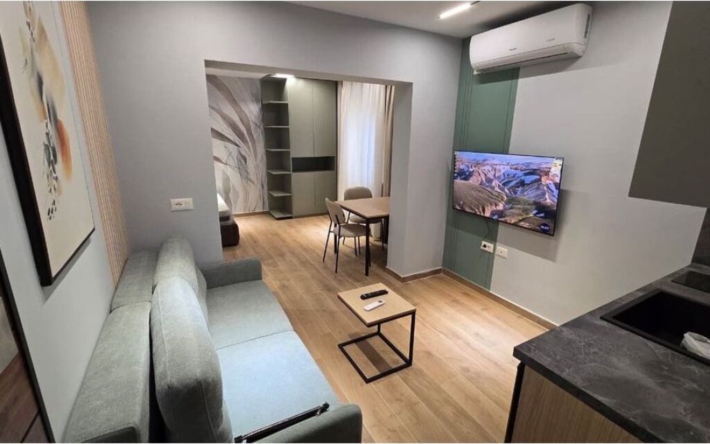 Shiten, 3-Garsoniere, Rruga Mine Peza, Tiranë.