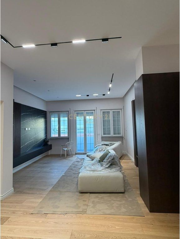 SHITET APARTAMENT 2+1 | 128m² + 148m² VERANDE | NE QENDER TE DURRESIT!