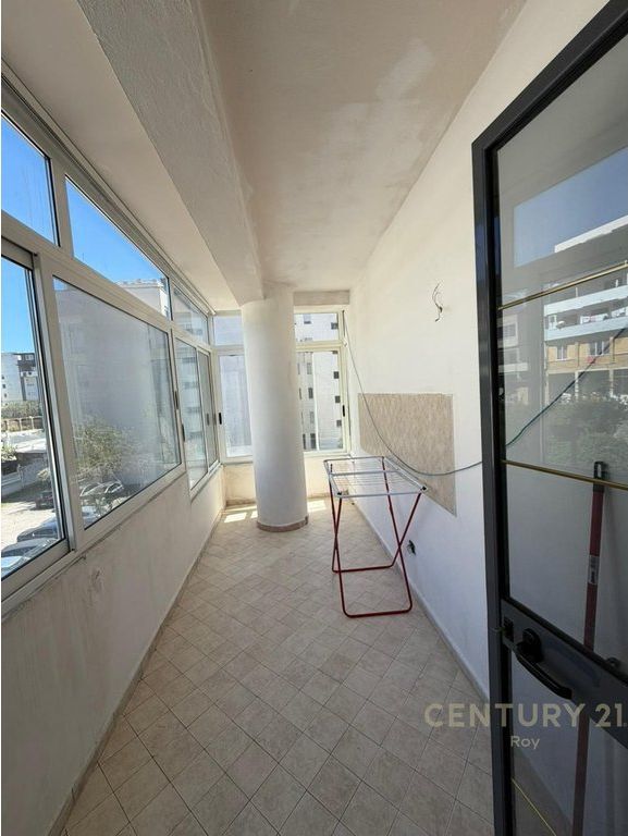 JEPET APARTAMENT 3+1+2 ME QERA NE VOLLGA , DURRES !